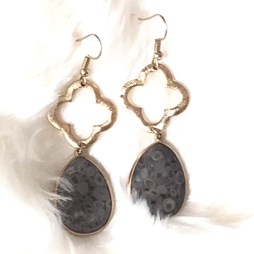 Grey teardrop earrings